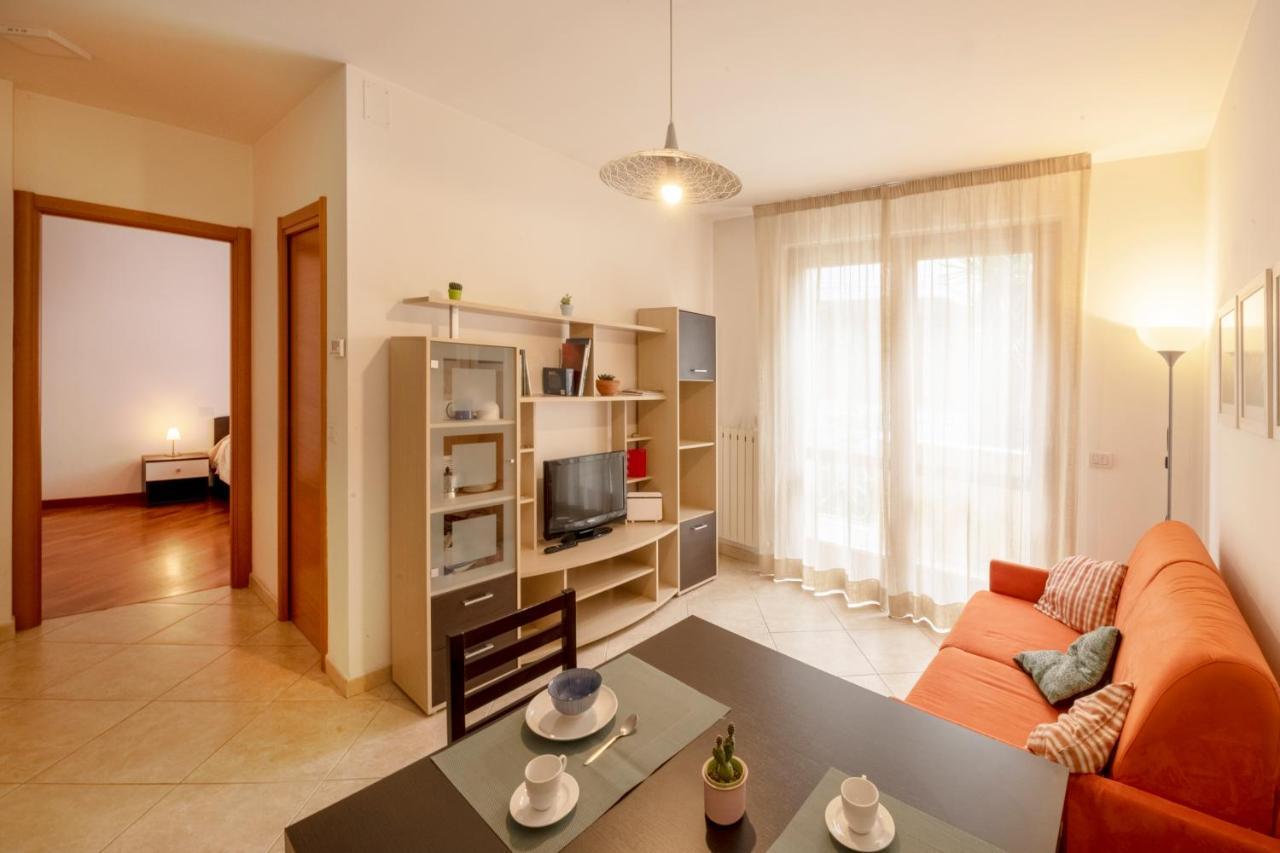 Marina Apartment Сан-Бенедетто-дель-Тронто Екстер'єр фото